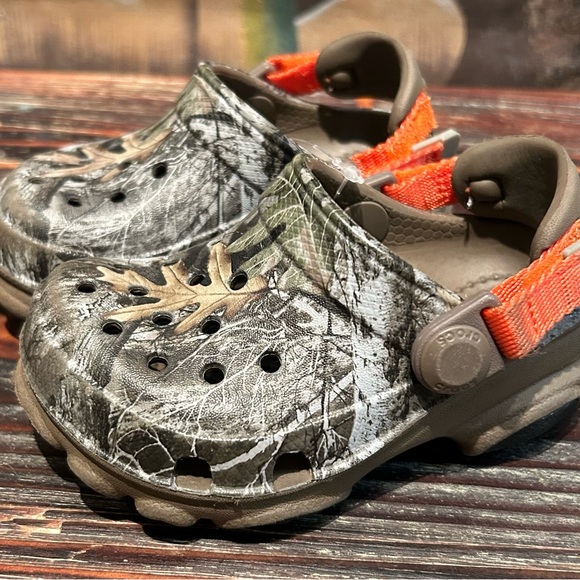 Boys infant toddler size 5  all terrain real tree crocs - Picture 4 of 8
